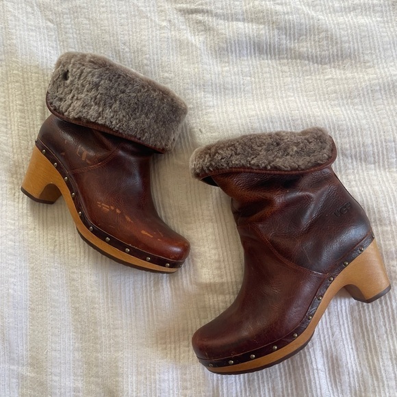 UGG Shoes - UGG women’s brown leather clog boots size 7 Lynnea shearling ankle pull on boots